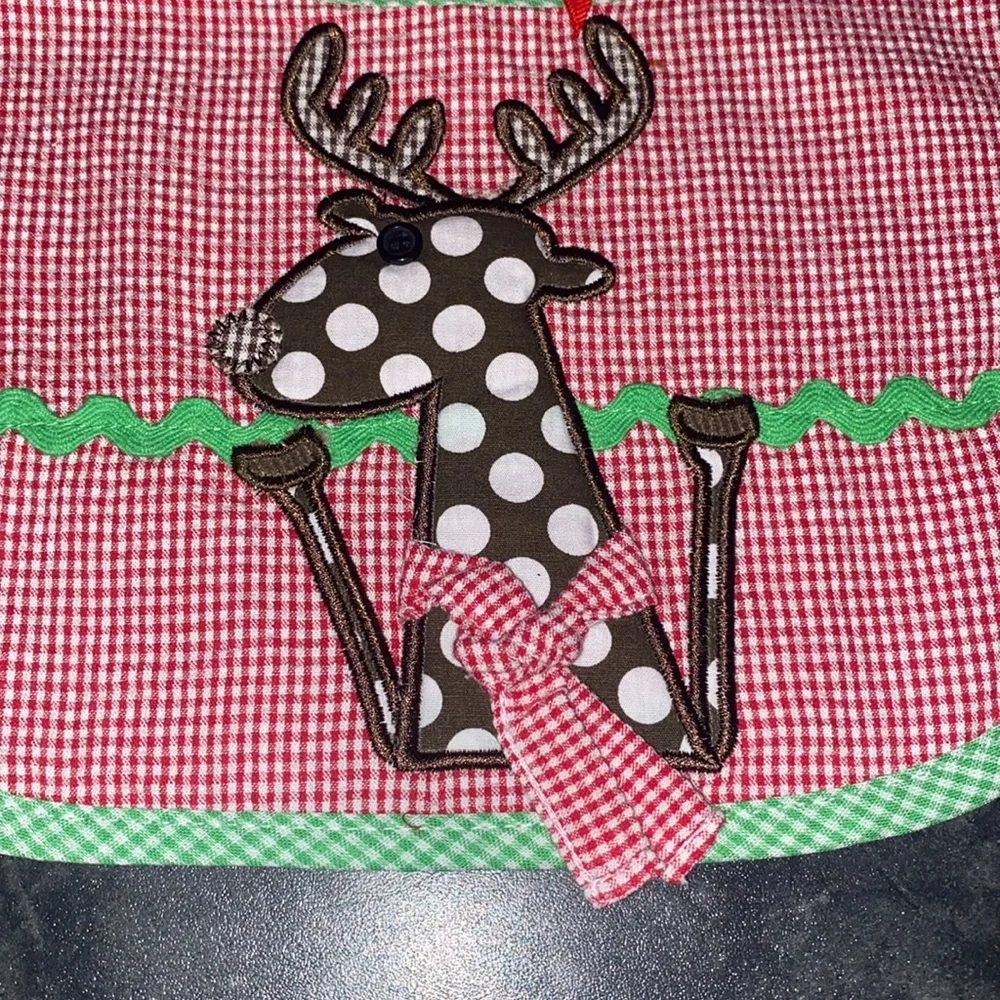Mud Pie 🥧 Embroidered Detail Reindeer Bib